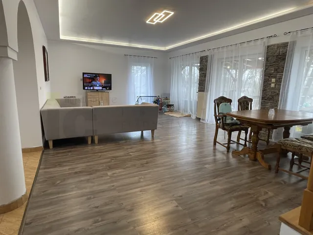 Eladó ház Zsombó 234 nm