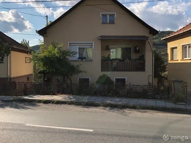 Eladó ház Arló 150 nm