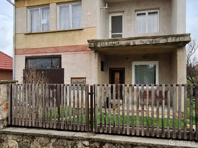 Eladó ház Oroszlány, Borbálatelep 160 nm