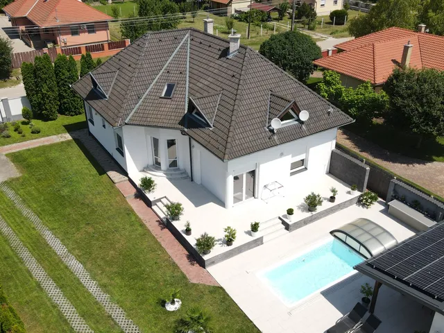 Eladó ház Pákozd 230 nm