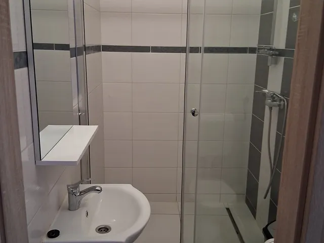 Kiadó ház Pusztaszabolcs, Velencei út 40 180 nm