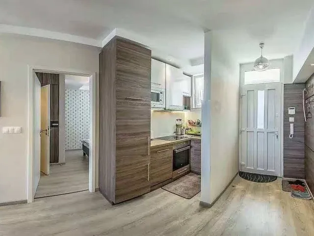 Eladó lakás Budapest VI. kerület, Nagykörúton belüli terület, Liszt Ferenc tèr 9. 66 nm