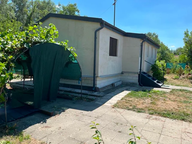 Eladó nyaraló Dömsöd 61 nm