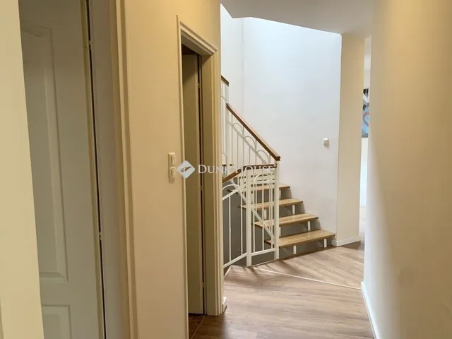 Eladó ház Érd 217 nm