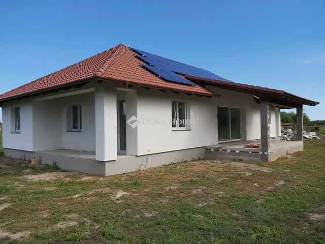 Eladó ház Besnyő 189 nm