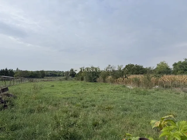 Eladó telek Kajászó 1219 nm