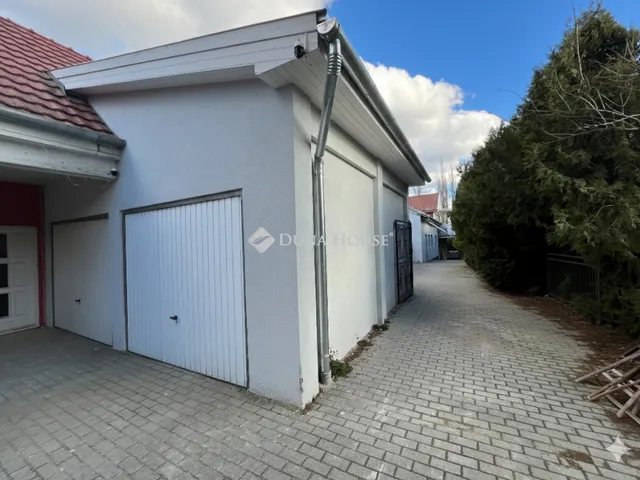 Eladó ház Sóskút 400 nm