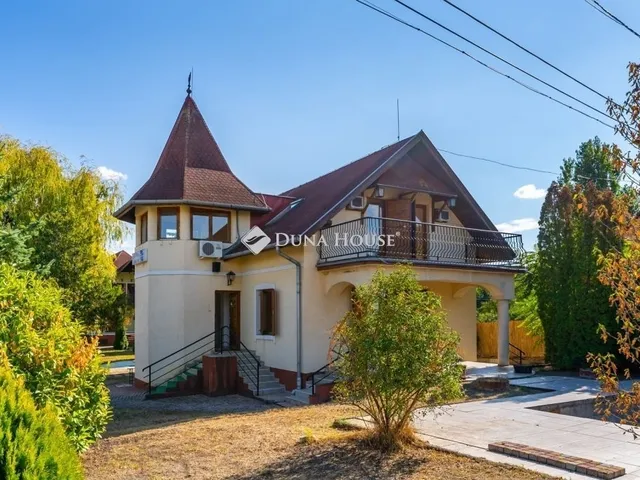 Eladó ház Kőröshegy 250 nm