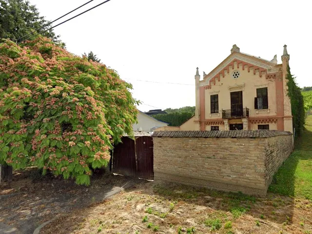 Eladó ház Szekszárd, Miklósváros, Bor utca 8 240 nm