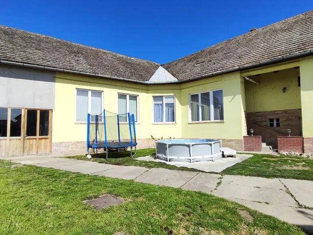 Eladó ház Őcsény, Mátyás király utca 130 nm