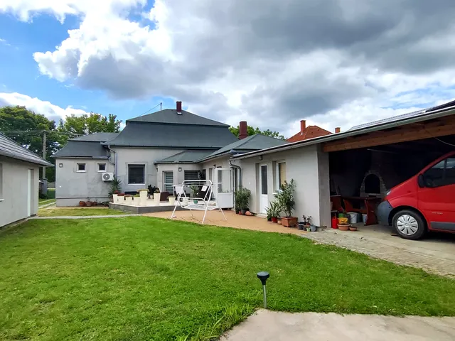 Eladó ház Tolna, Alkotmány utca 120 nm