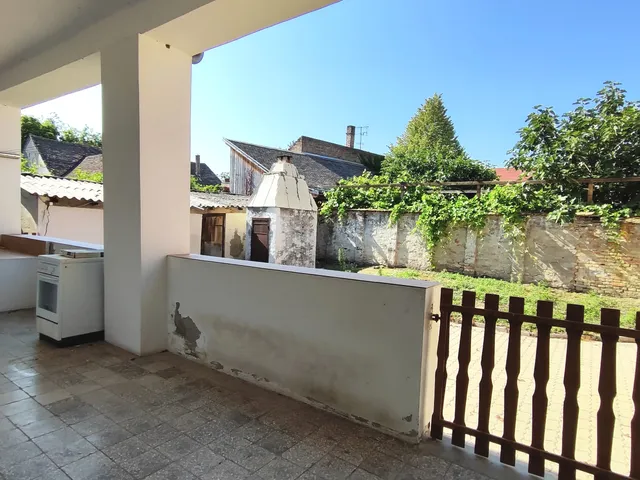 Eladó ház Szekszárd, Kossuth Lajos utca 144 nm