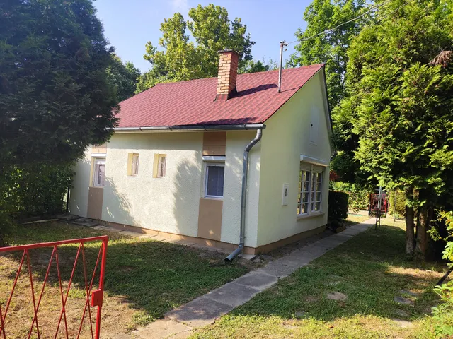 Eladó üdülő és hétvégi ház Fadd 30 nm