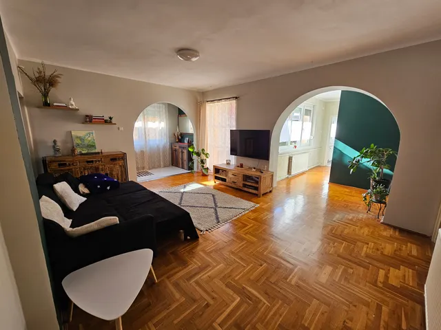 Eladó ház Szekszárd, Bottyánhegy 250 nm