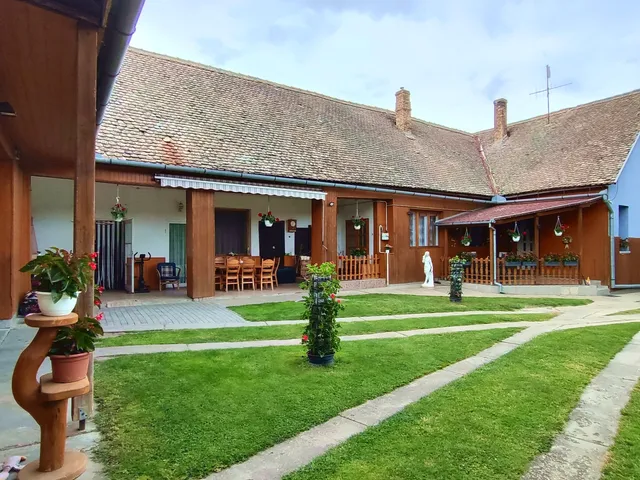 Eladó ház Tolna, Bajcsy Zs 140 nm