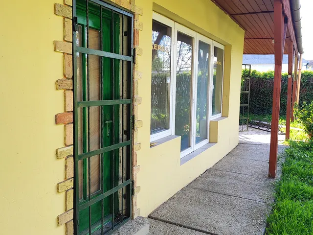 Eladó kereskedelmi és ipari ingatlan Decs, Kossuth Lajos 13. 158 nm