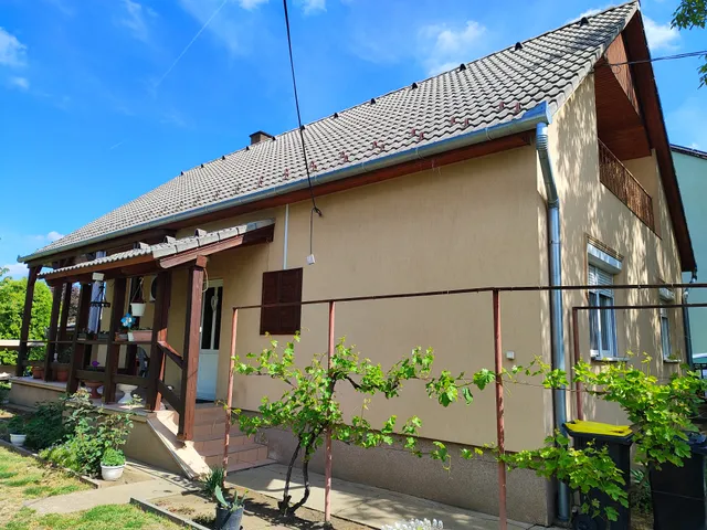 Eladó ház Tolna, Tavasz utca 134 nm