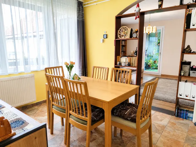 Eladó lakás Szekszárd, Csatár 76 nm