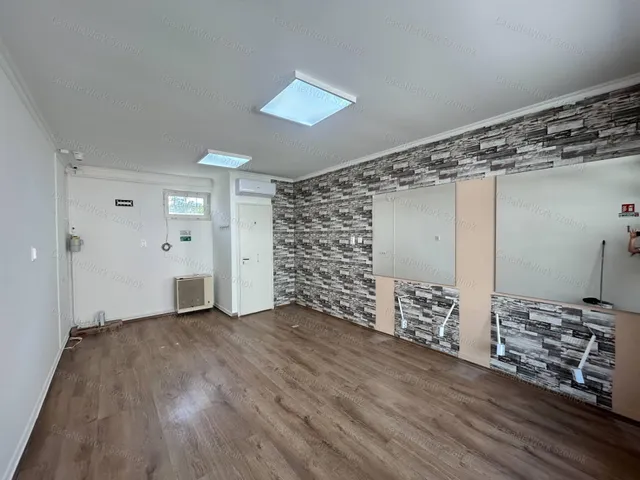 Eladó kereskedelmi és ipari ingatlan Kunszentmárton 21 nm