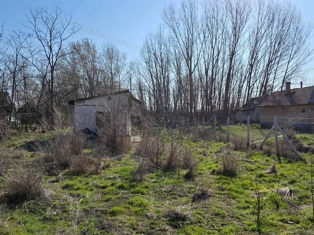 Eladó mezőgazdasági ingatlan Cserkeszőlő 13 nm