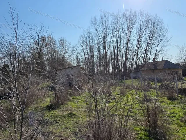 Eladó mezőgazdasági ingatlan Cserkeszőlő 13 nm