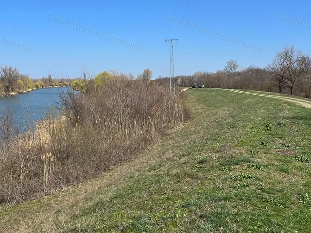 Eladó mezőgazdasági ingatlan Öcsöd 1134 nm