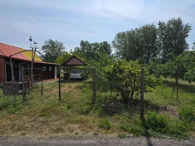Eladó mezőgazdasági ingatlan Cserkeszőlő 27 nm