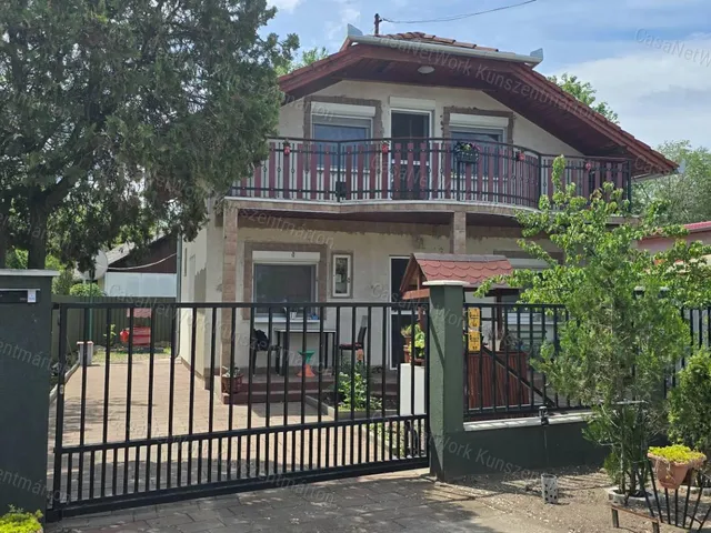 Eladó nyaraló Cserkeszőlő 66 nm
