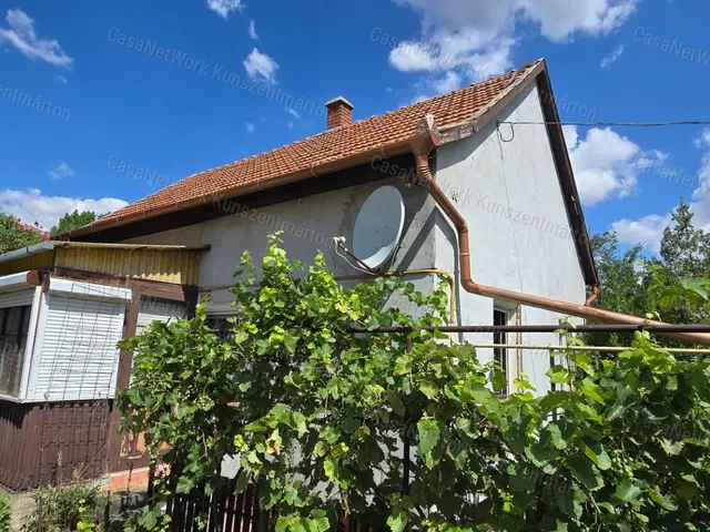 Eladó nyaraló Cserkeszőlő 53 nm