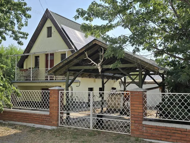 Eladó nyaraló Cserkeszőlő 86 nm