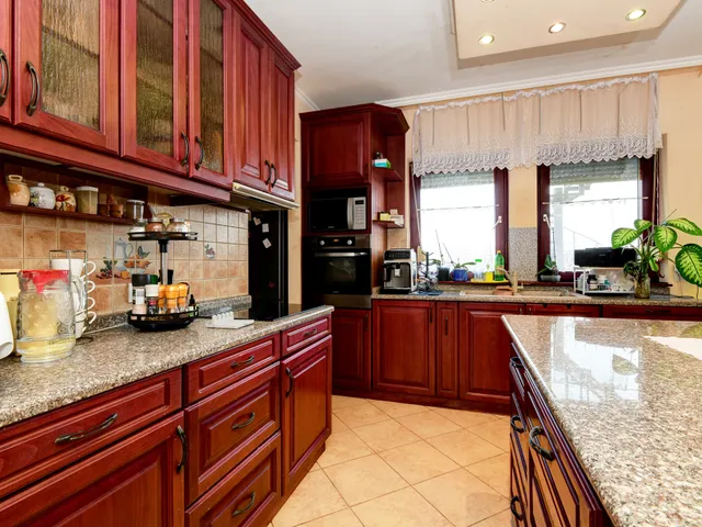 Eladó ház Aszód, Szentkereszt utca 170 nm