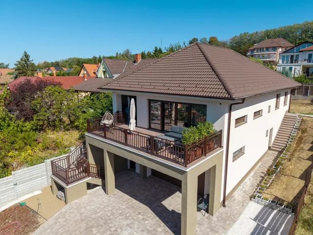 Eladó ház Szada 252 nm