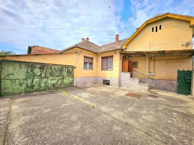 Eladó ház Miskolc, Zsolcai kapu, Pázsit utca 150 nm