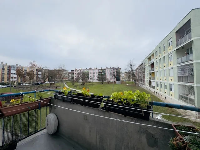 Eladó lakás Kazincbarcika, Építők útja  37 nm