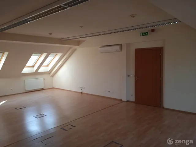 Eladó kereskedelmi és ipari ingatlan Szolnok 51 nm