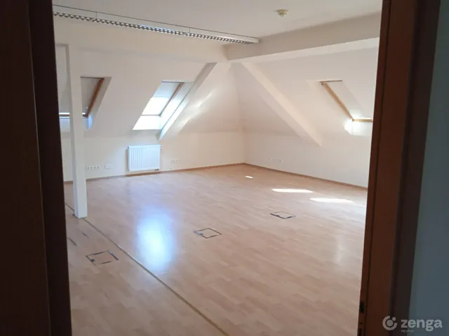 Kiadó kereskedelmi és ipari ingatlan Szolnok 51 nm