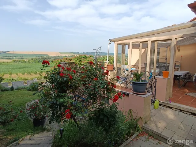 Eladó ház Iklad 200 nm