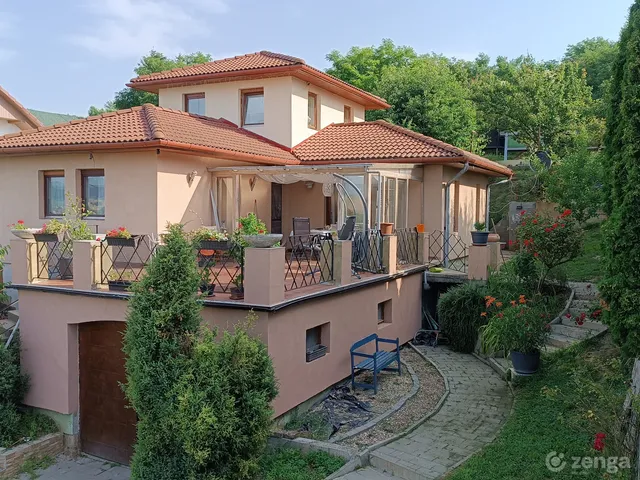 Eladó ház Iklad 200 nm