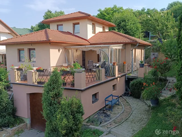 Eladó ház Iklad 200 nm