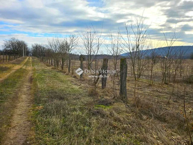 Eladó telek Fót 3000 nm