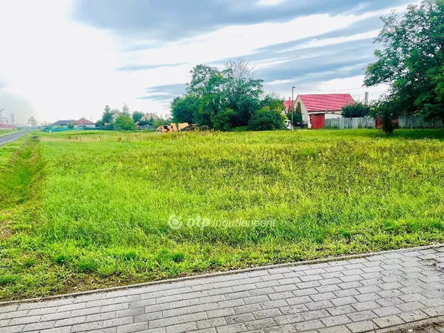 Eladó telek Ebes 450 nm