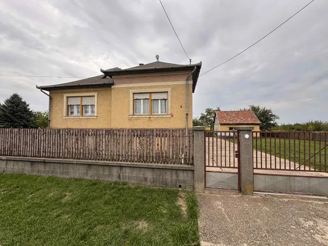 Eladó ház Sajókaza, 48-as utca 110 nm