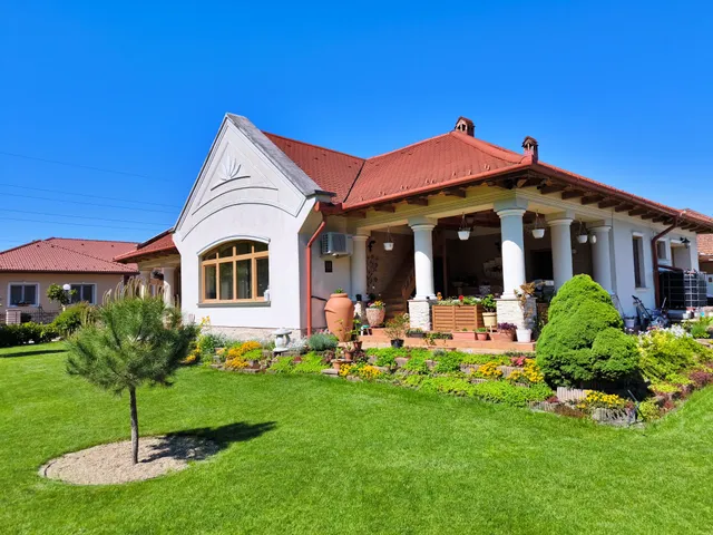 Eladó ház Kazincbarcika, Kertváros, Herbolyai út 11/C 214 nm