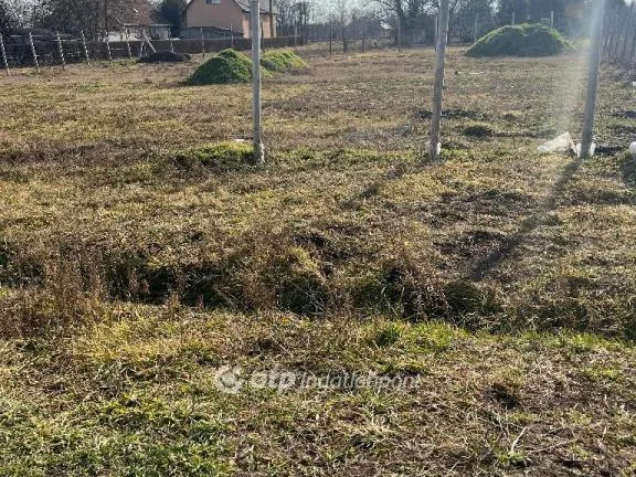 Eladó telek Törtel 816 nm