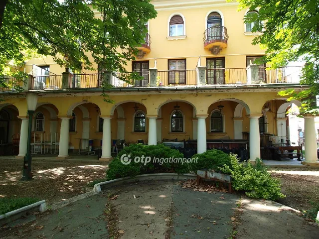 Eladó kereskedelmi és ipari ingatlan Szolnok 5000 nm
