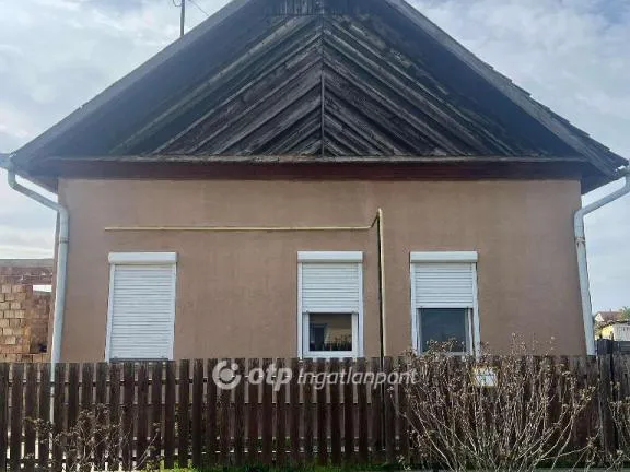Eladó ház Újszász 70 nm