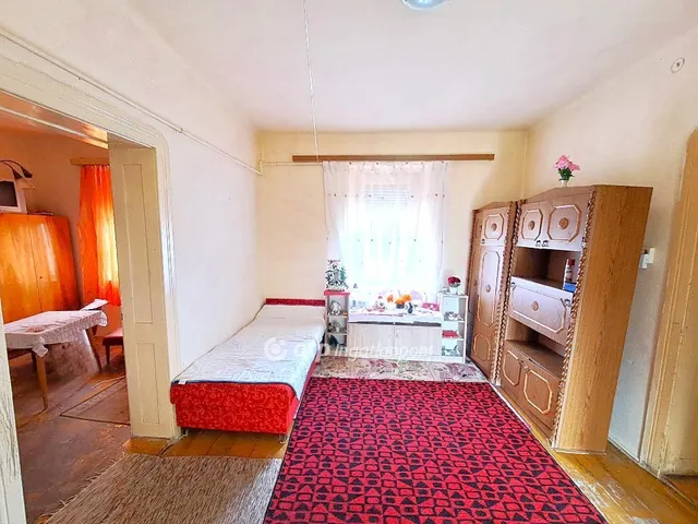 Eladó ház Kocsér 75 nm