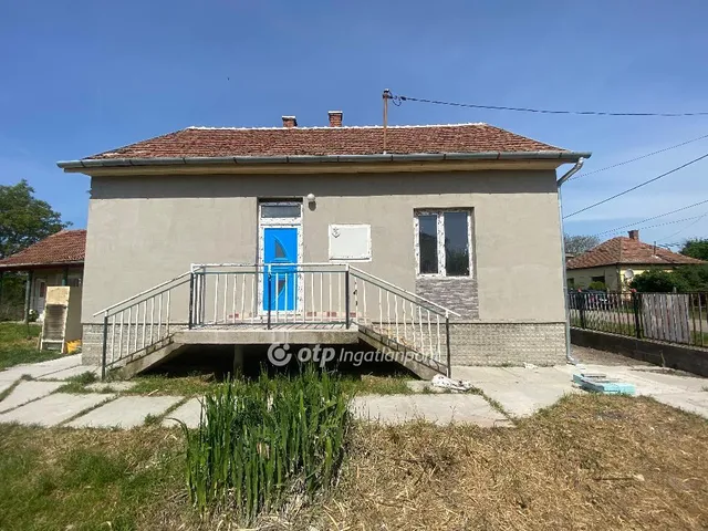 Eladó ház Újszász 56 nm