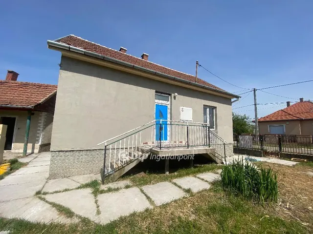 Eladó ház Újszász 56 nm