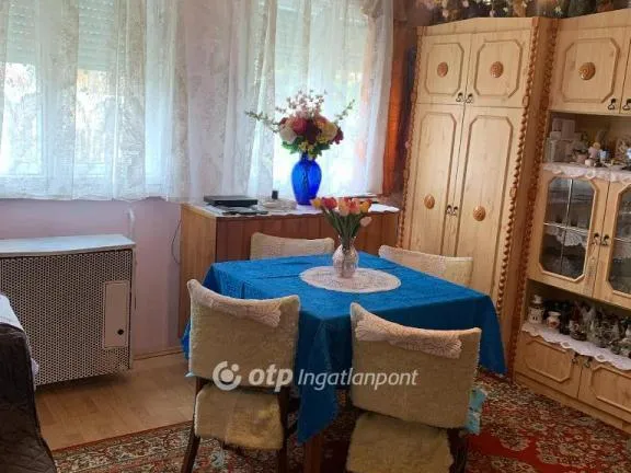 Eladó ház Tiszajenő 30 nm